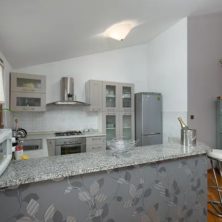 Biba Lux بوريتش